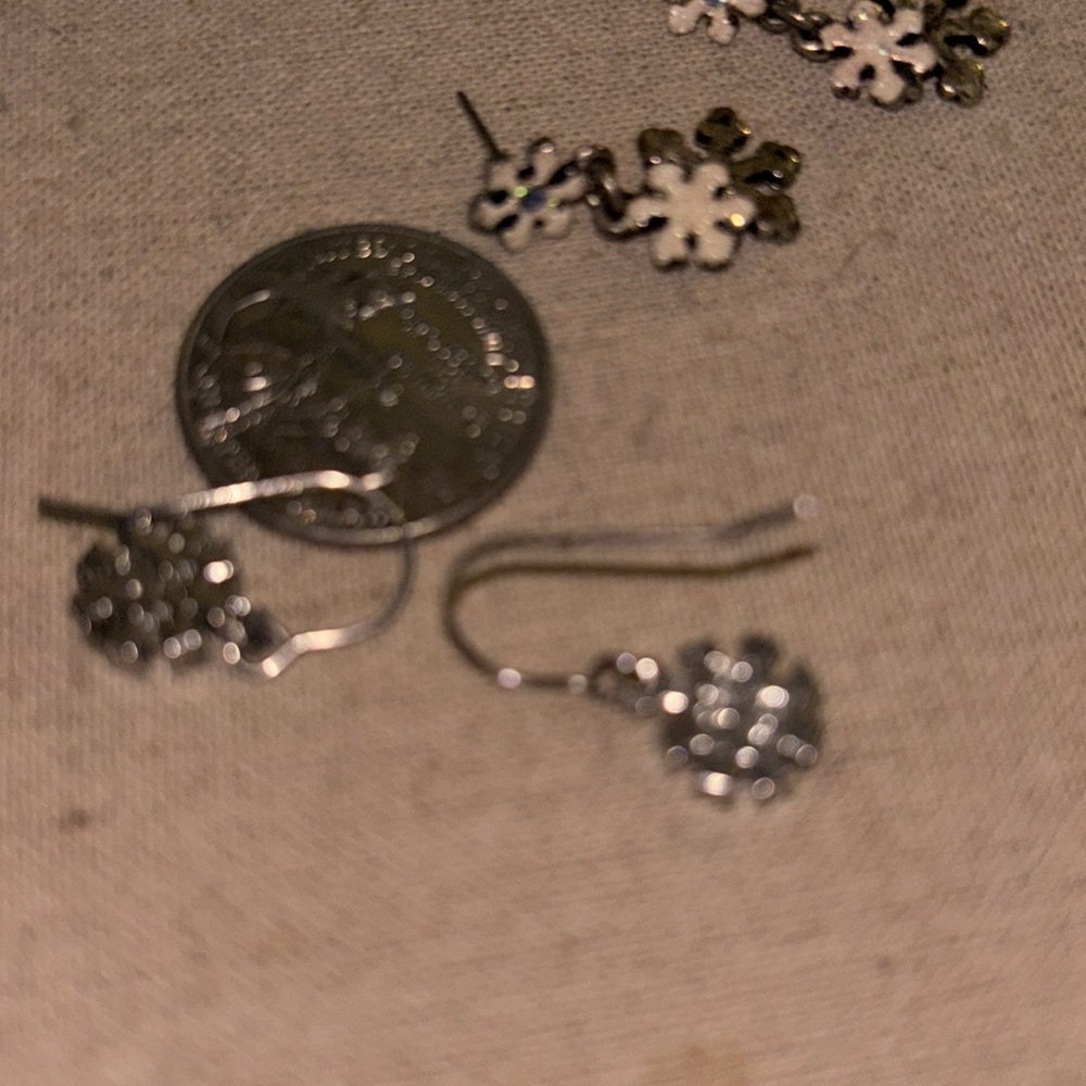 Snowflake & other blue stone dangle earrings w/ 8 fake diamonds vintage - Picture 4 of 4